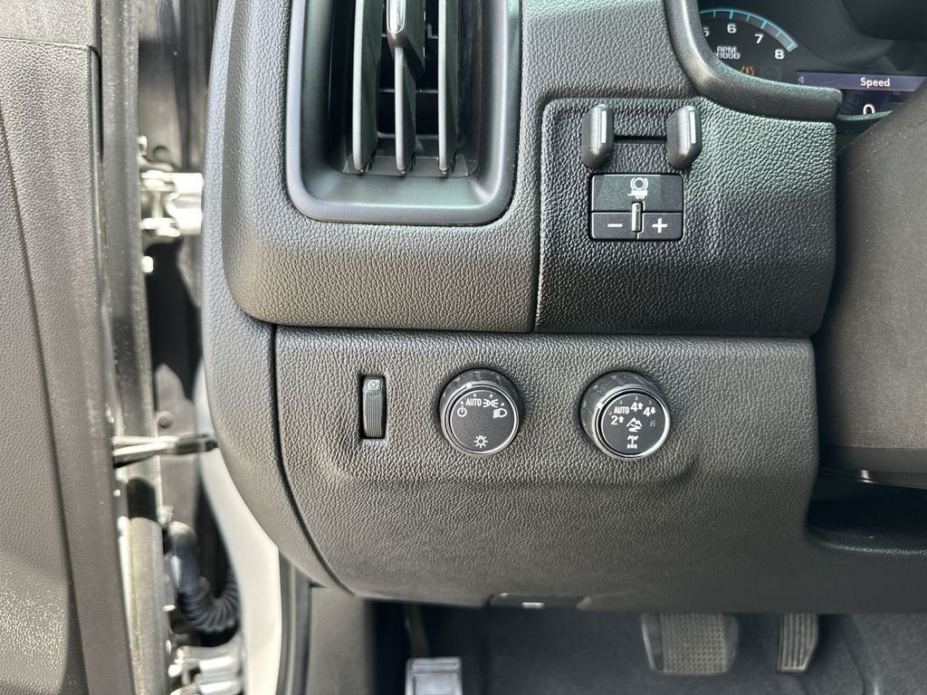 Used 2019 SILVER ICE METALLIC Chevrolet 4WD ZR2 image 18