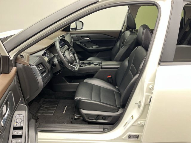 Used 2023 Pearl White Tricoat Nissan SV image 3