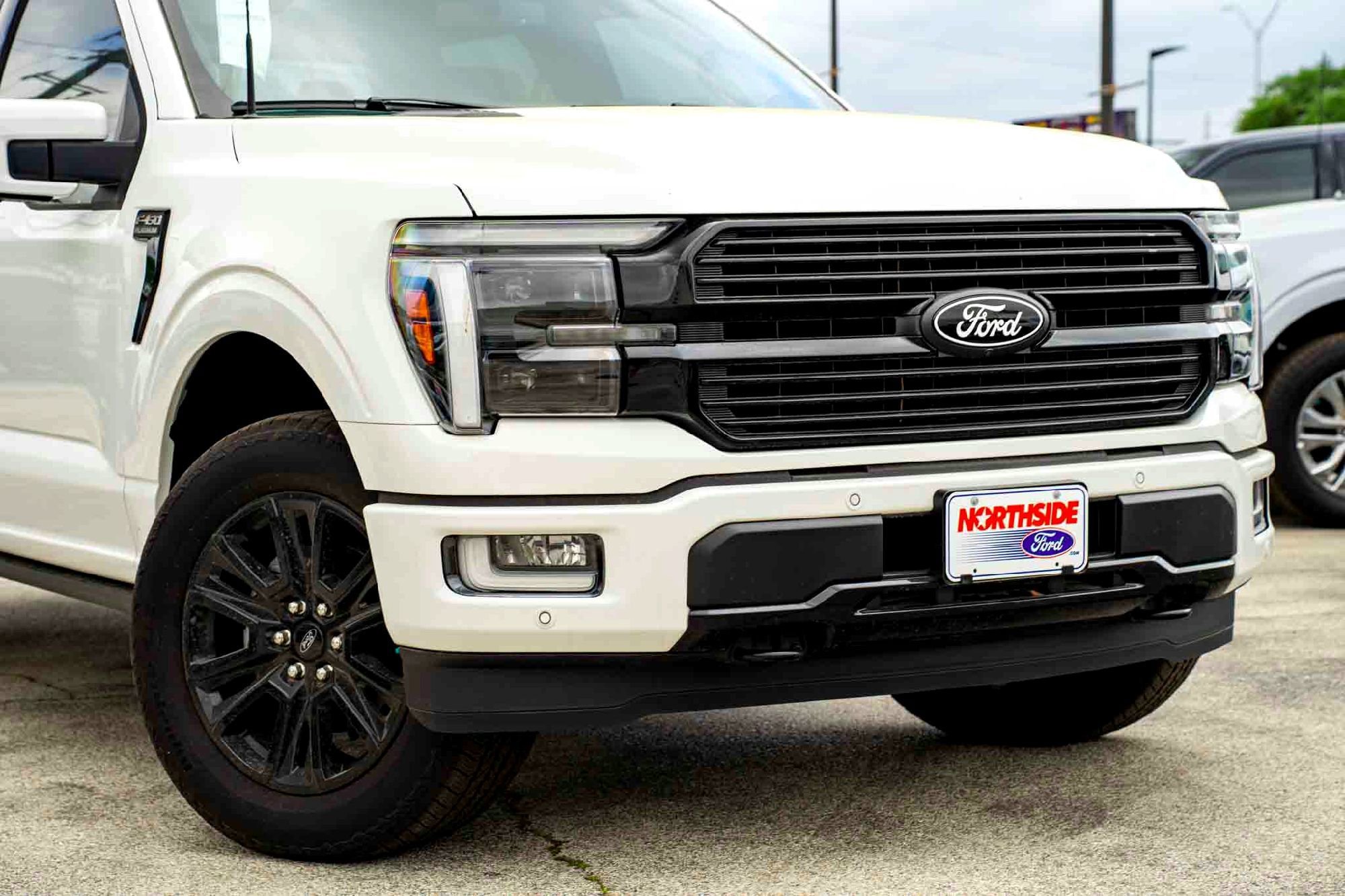New 2025 Star White Metallic Tri-Coat Ford Platinum image 3
