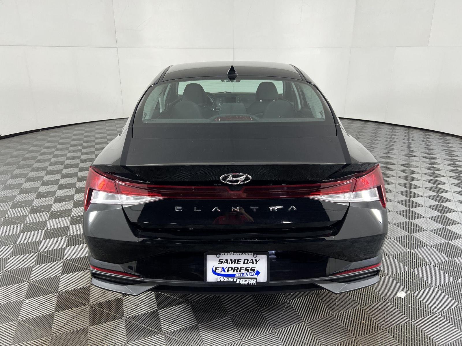 Used 2023 Phantom Black Hyundai SEL image 7