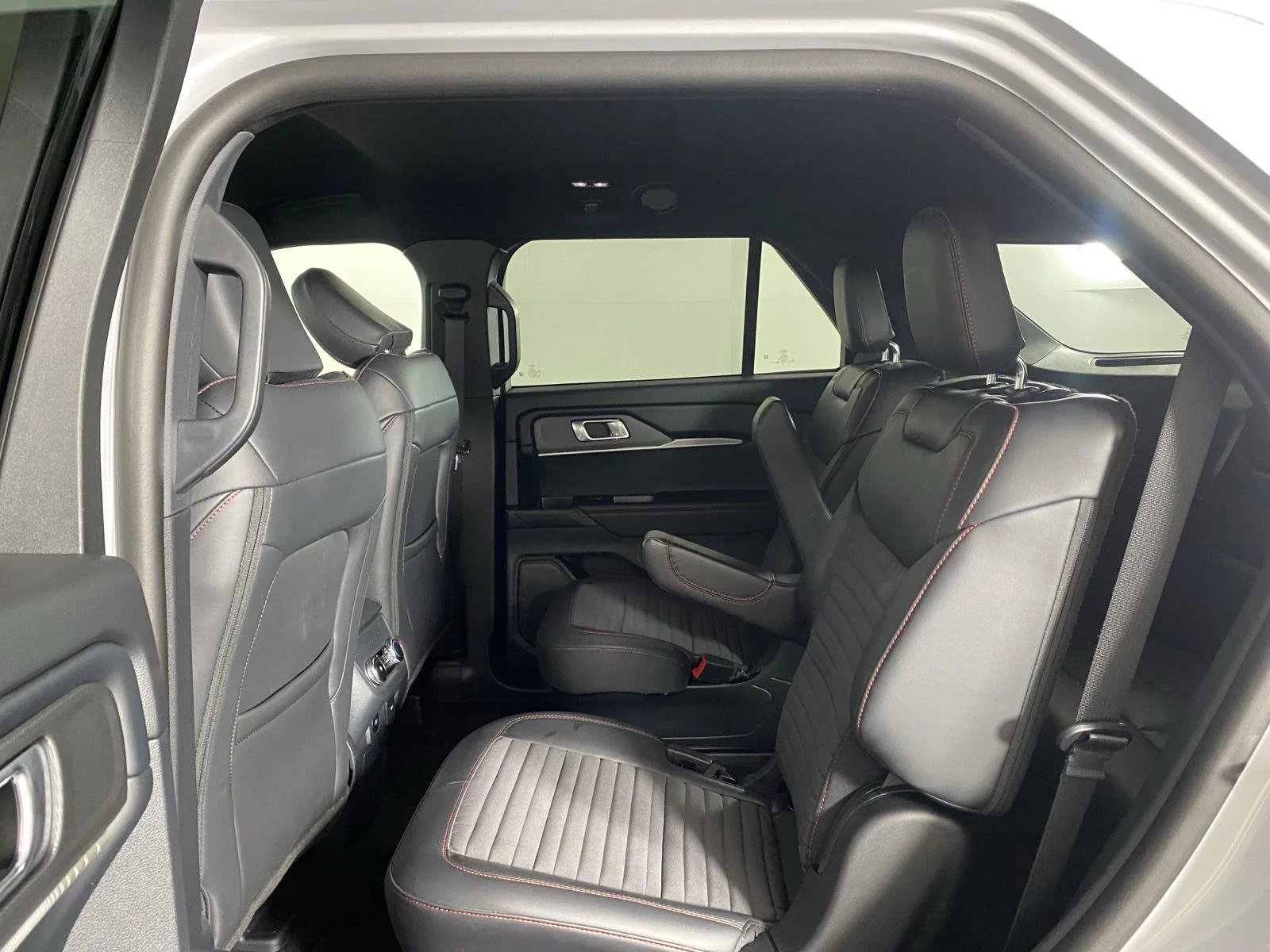 New 2026 Space White Metallic Ford ST-Line image 24