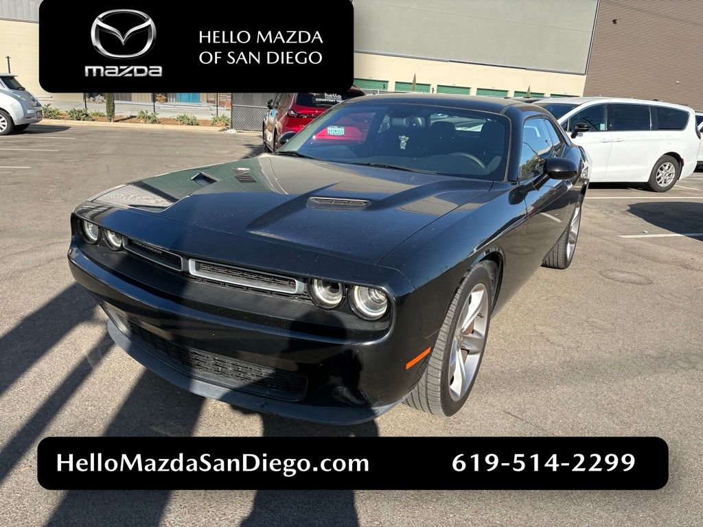 Used 2015 Pitch Black Clearcoat Dodge SXT image 1