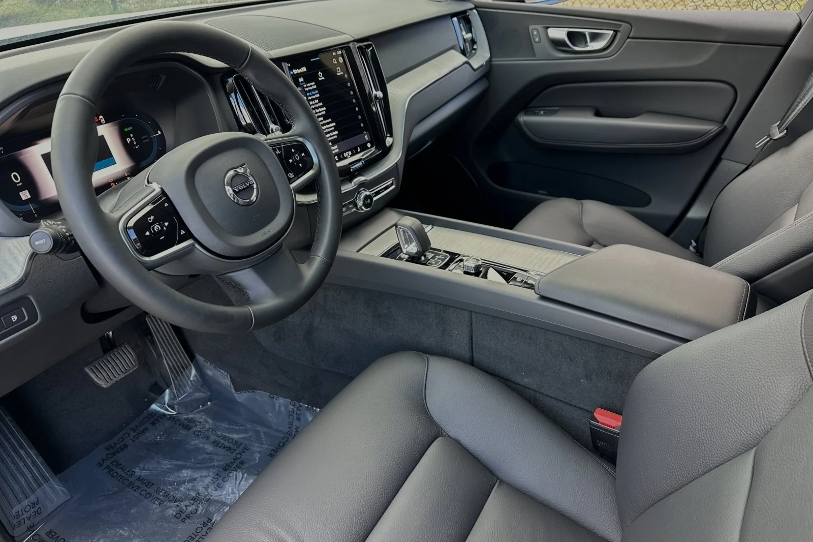 Used 2025 Bright Dusk Volvo T8 Plus image 13
