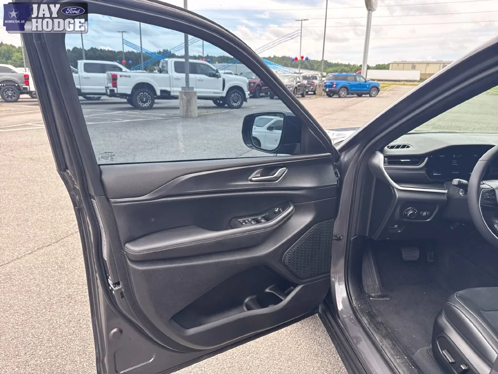 Used 2025 Gray Jeep Altitude image 20