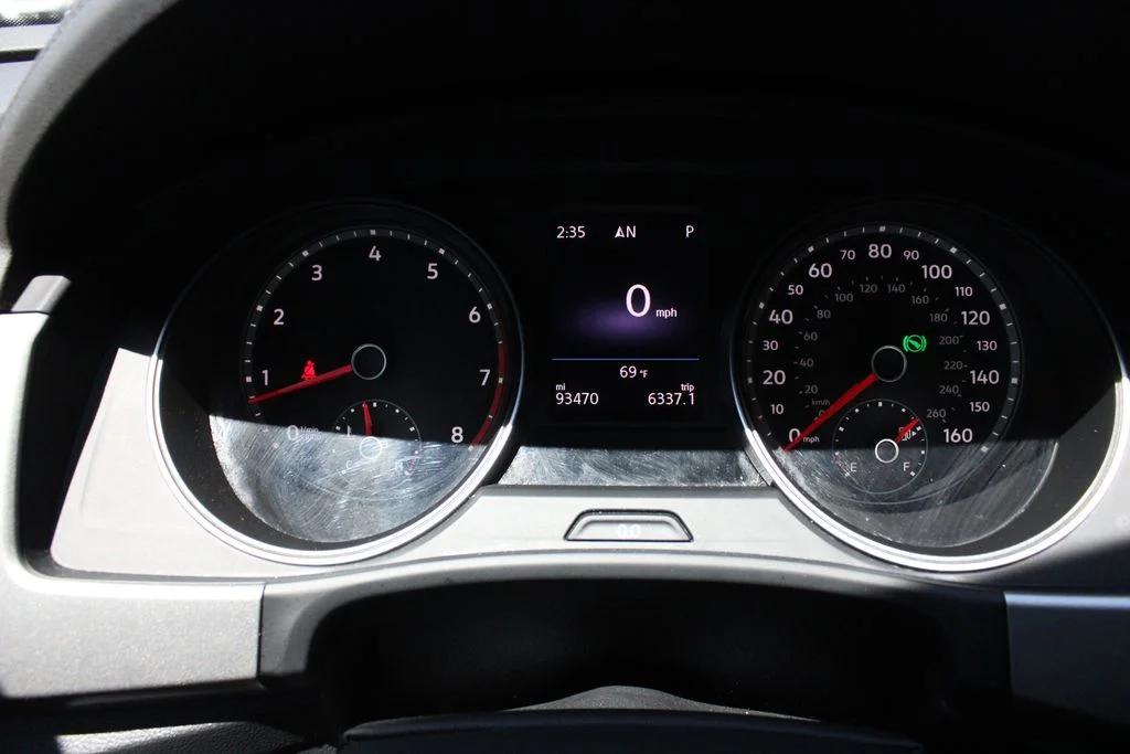 Used 2019 White Volkswagen 3.6L V6 SE image 10