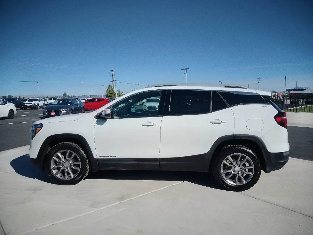 Used 2023 Summit White GMC SLT image 6