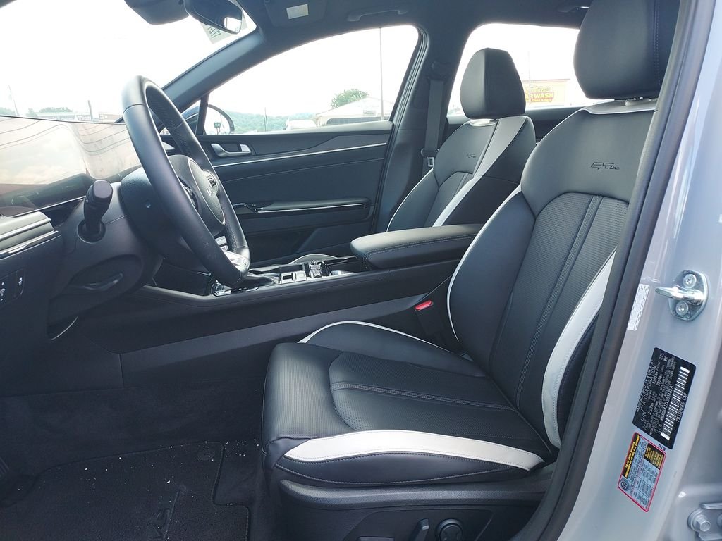 Used 2025 Gray Kia GT-Line image 9
