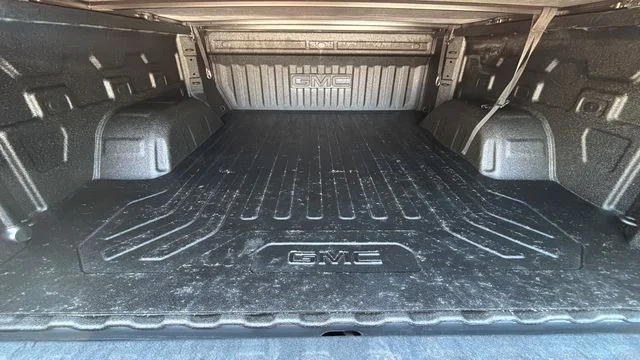 Used 2025 Silver GMC Denali image 34