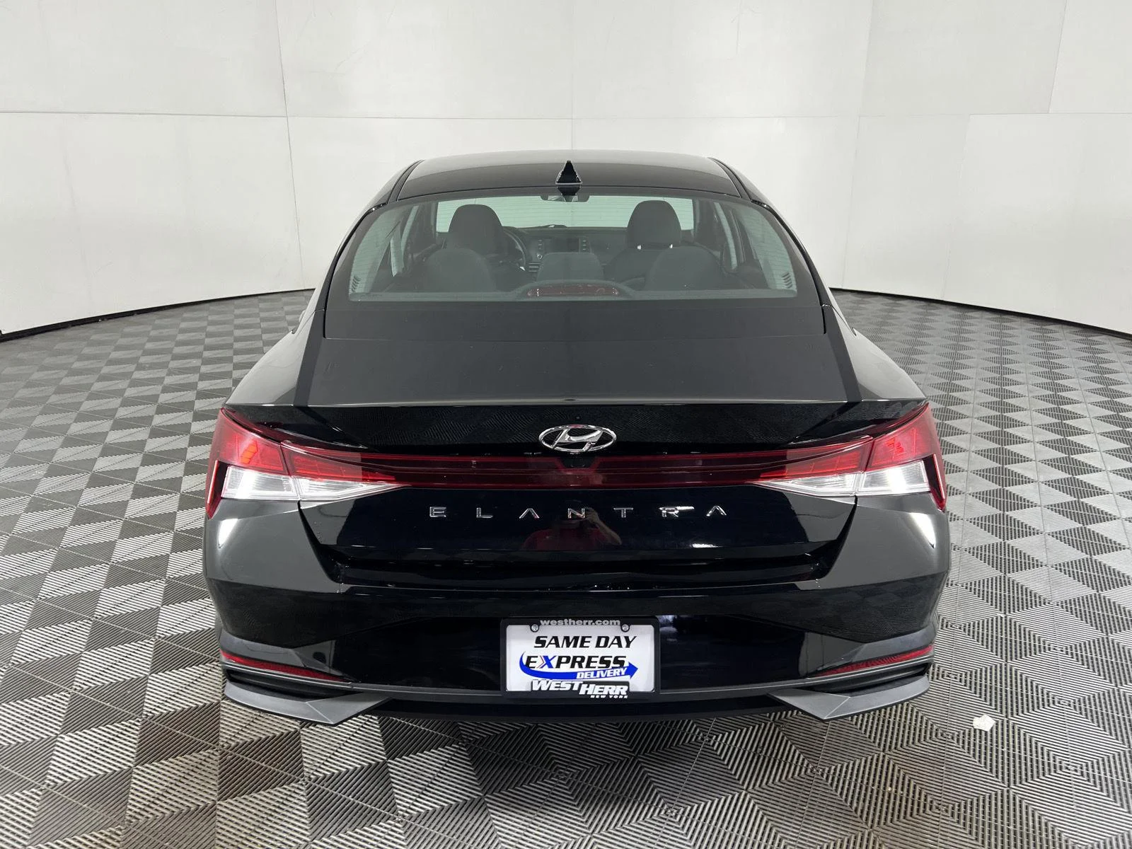 Used 2023 Phantom Black Hyundai SEL image 7