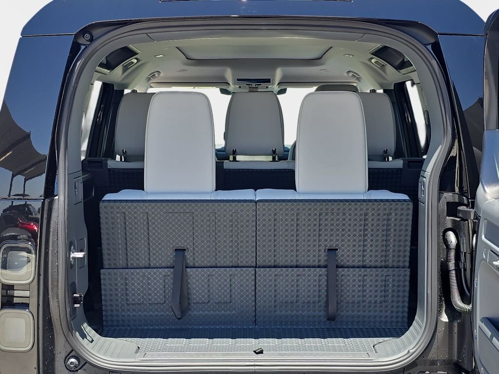 New 2026 Carpathian Grey Land Rover X-Dynamic SE image 14