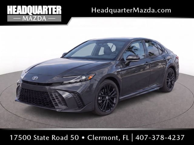 Used 2025  Toyota SE image 1