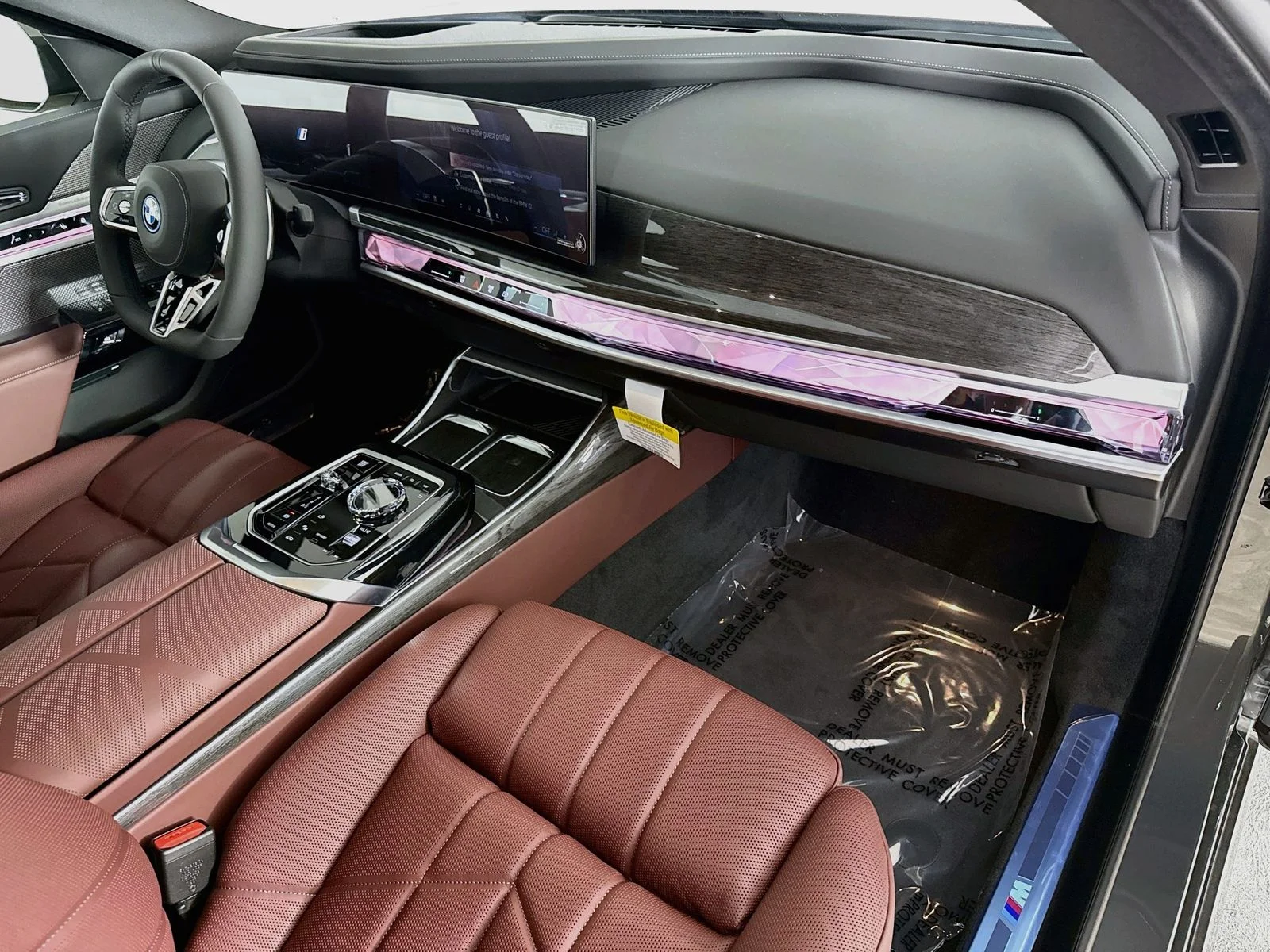 New 2026 Dravit Grey Metallic BMW 750e xDrive image 31