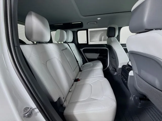 New 2026 Fuji White Land Rover X-Dynamic SE image 29
