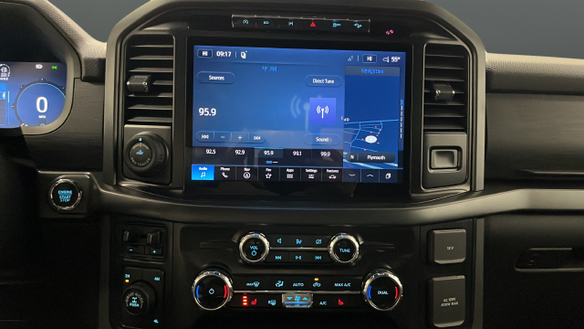 Used 2024 Agate Black Metallic Ford XLT image 11