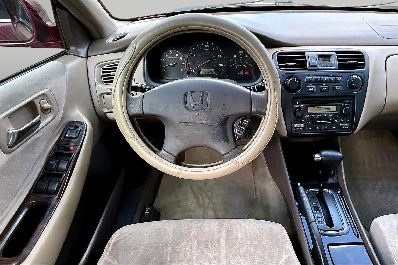 Used 2002 Firepepper Red Pearl Honda SE image 5