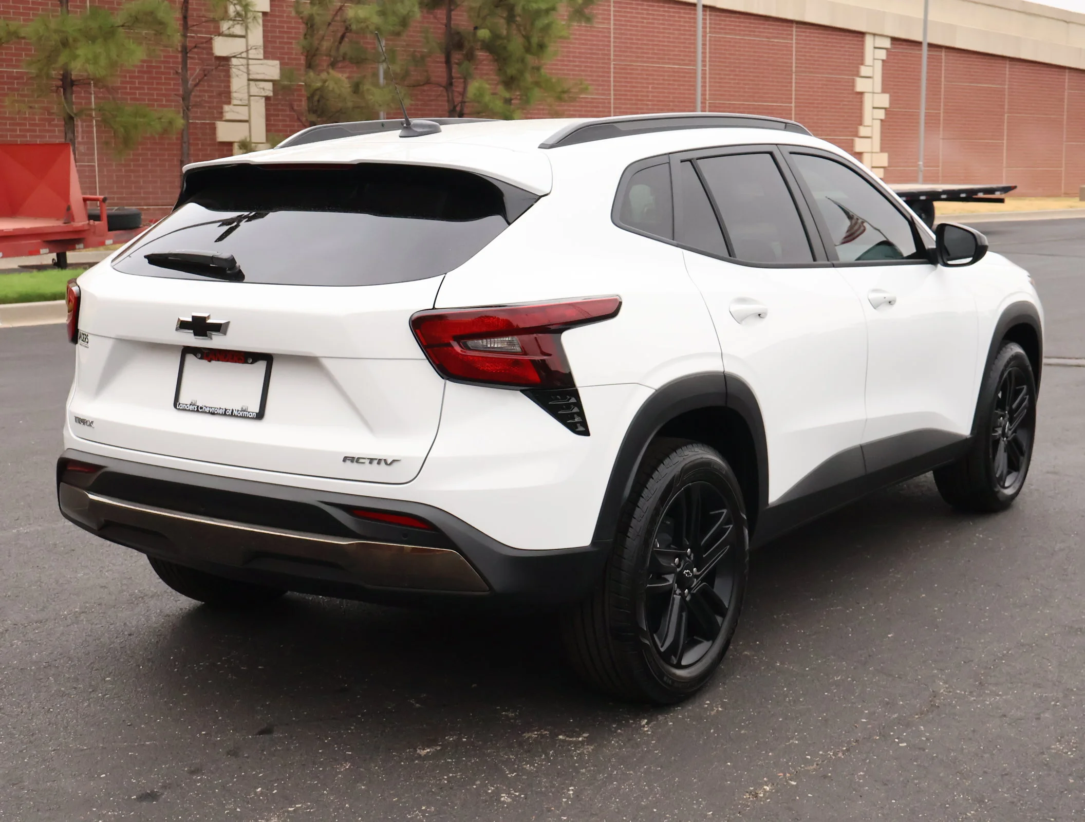 New 2026 Summit White Chevrolet ACTIV image 27