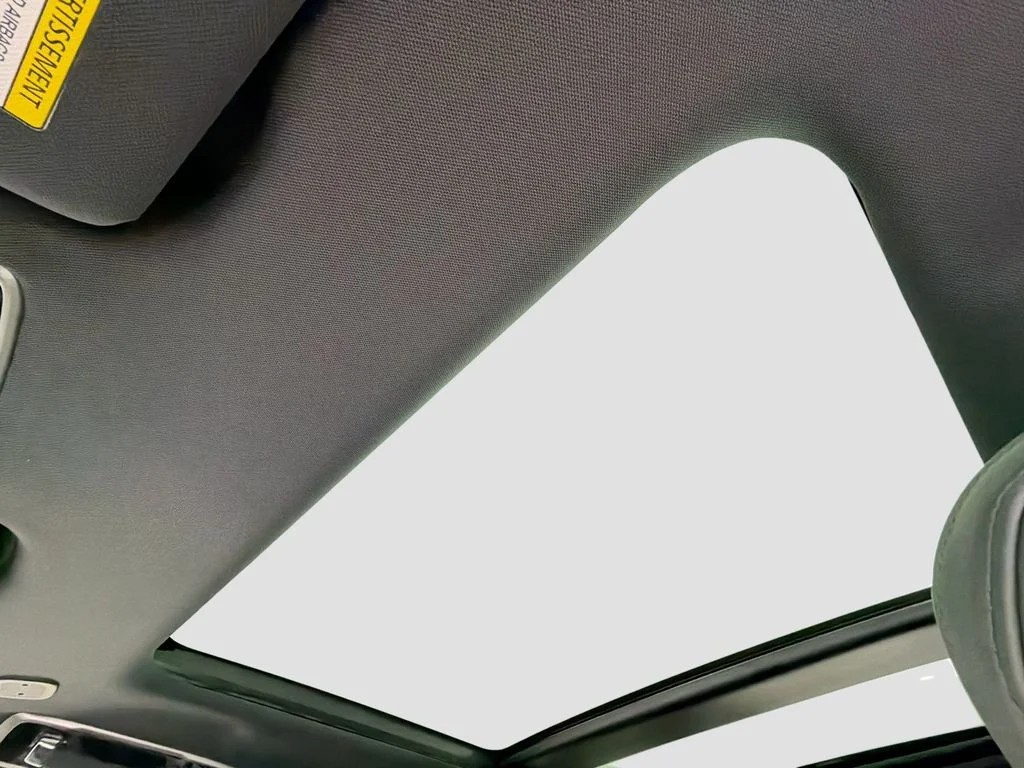 New 2026 Fuji White Land Rover SE image 23