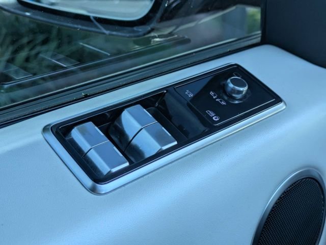 Used 2020 Madagascar Orange Metallic Land Rover SVR image 25