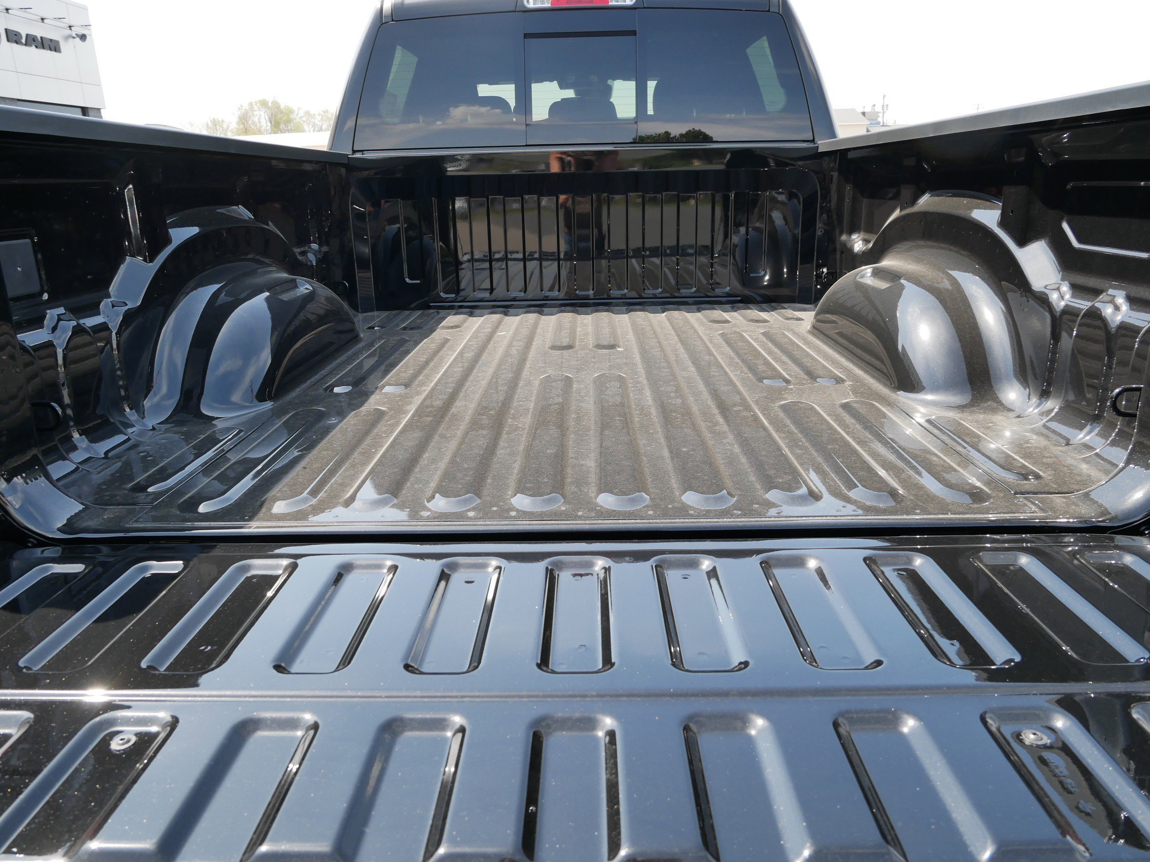 New 2026 Diamond Black Crystal Pearl-Coat Exterior Paint RAM Big Horn image 10