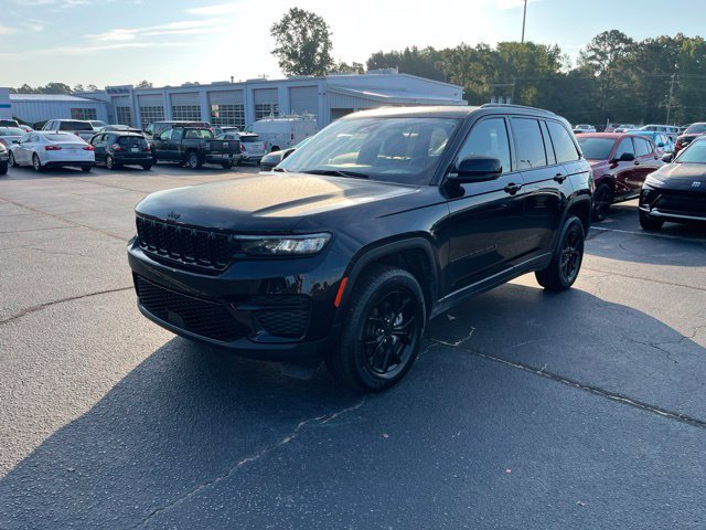 Used 2025 Black Jeep Altitude image 35