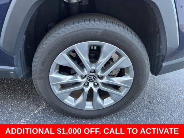 Used 2023  Toyota XLE Premium image 33