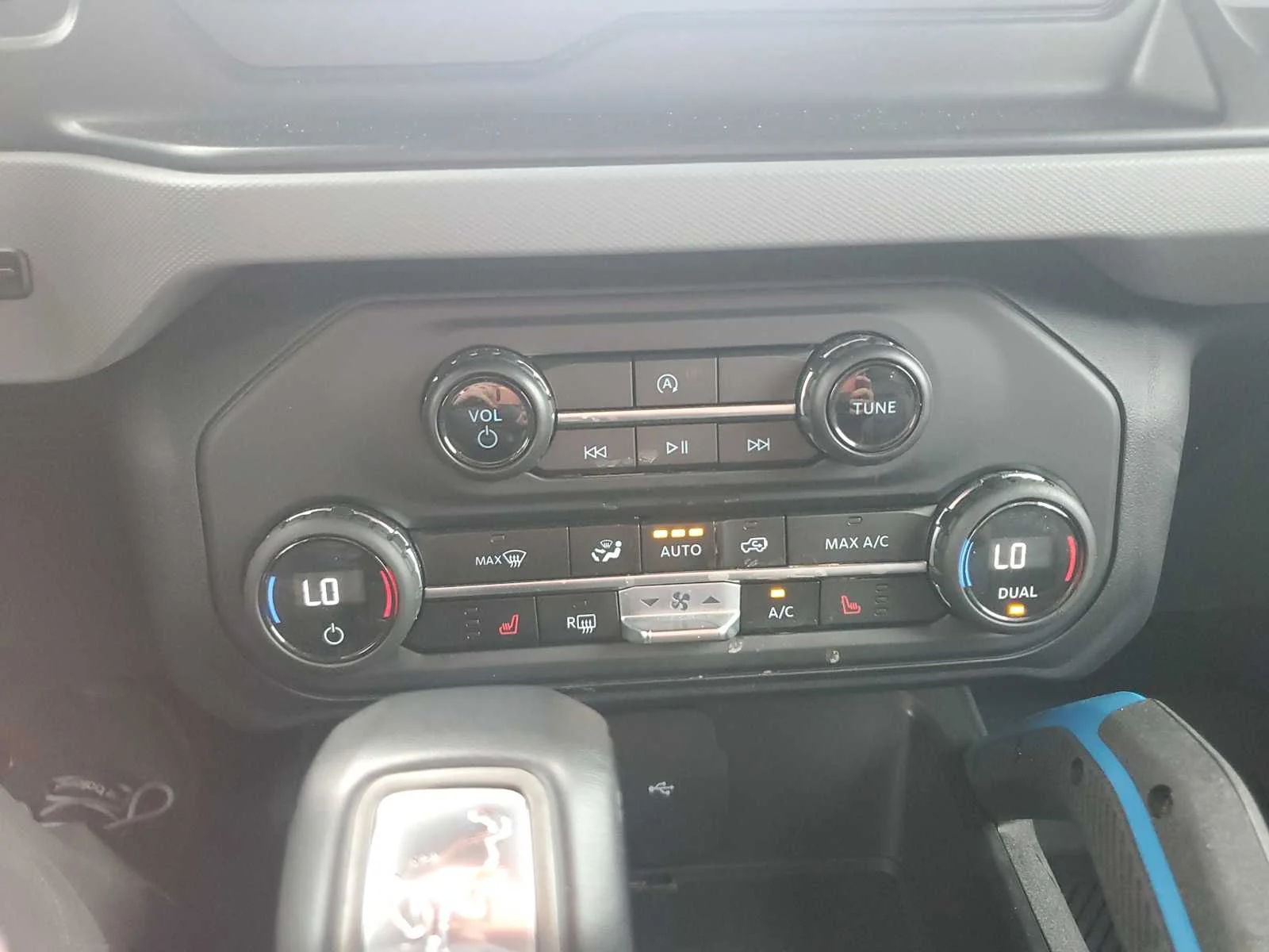 Used 2023  Ford Base image 26