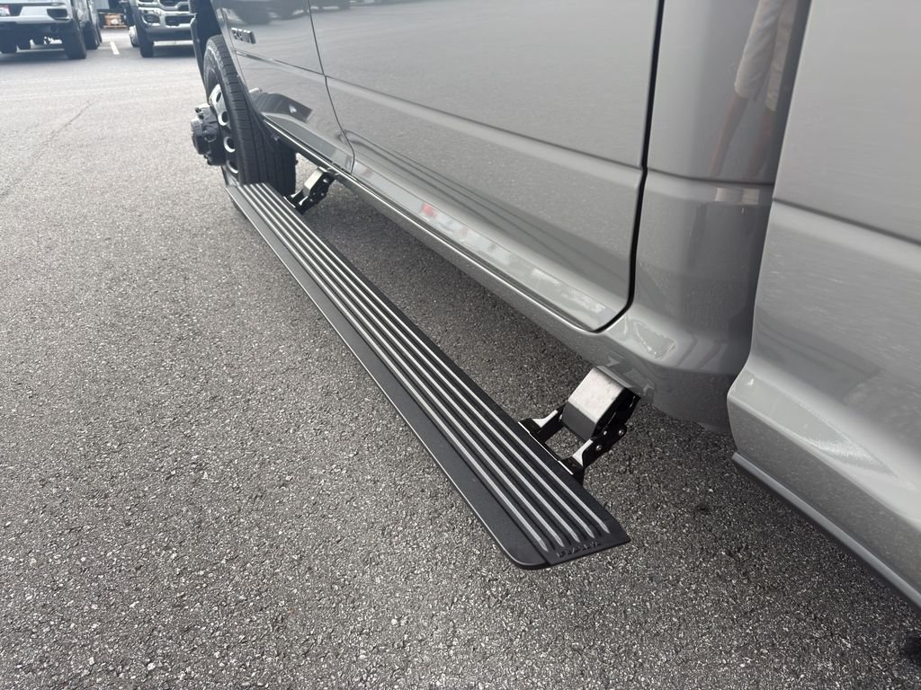 New 2026 Ceramic Gray Clear-Coat Exterior Paint RAM Laramie image 10