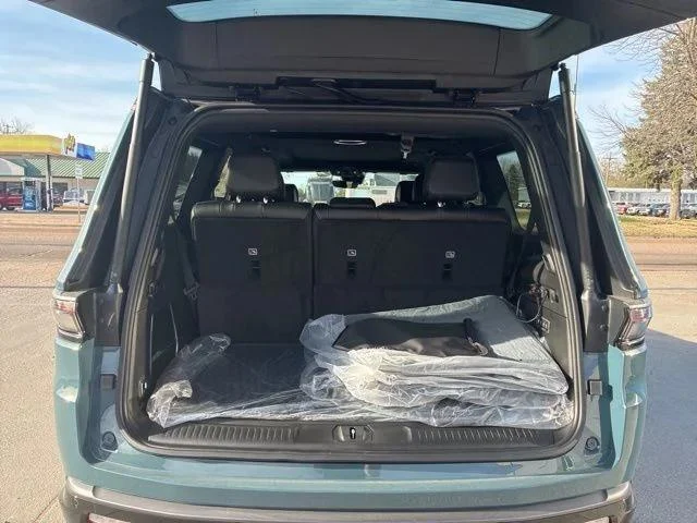 New 2026 Steel Blue Exterior Paint Jeep Grand Wagoneer image 17