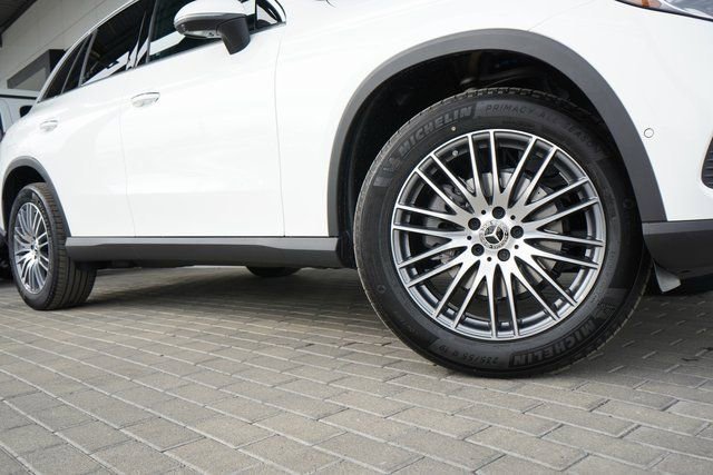 New 2026 Polar White Mercedes-Benz GLC 300 image 43