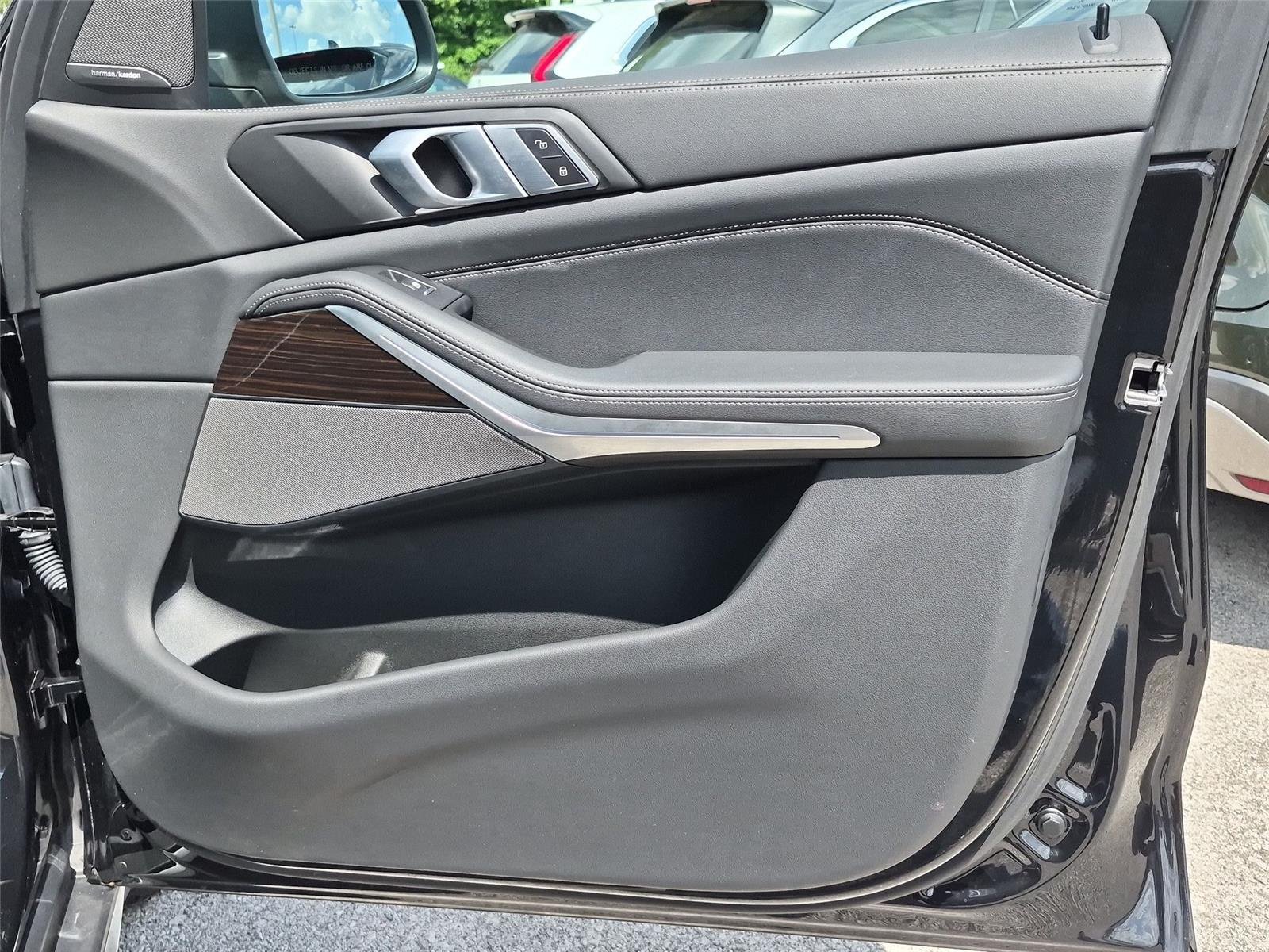 Used 2024 Black Sapphire Metallic BMW xDrive40i image 38