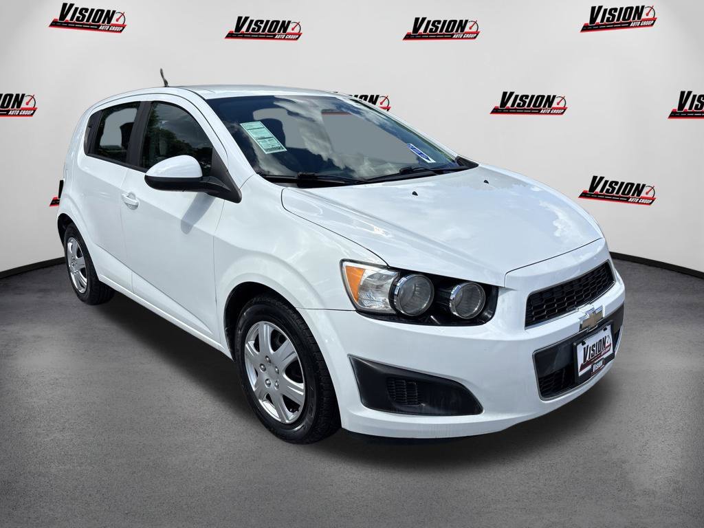 Used 2016 White Chevrolet LS image 3