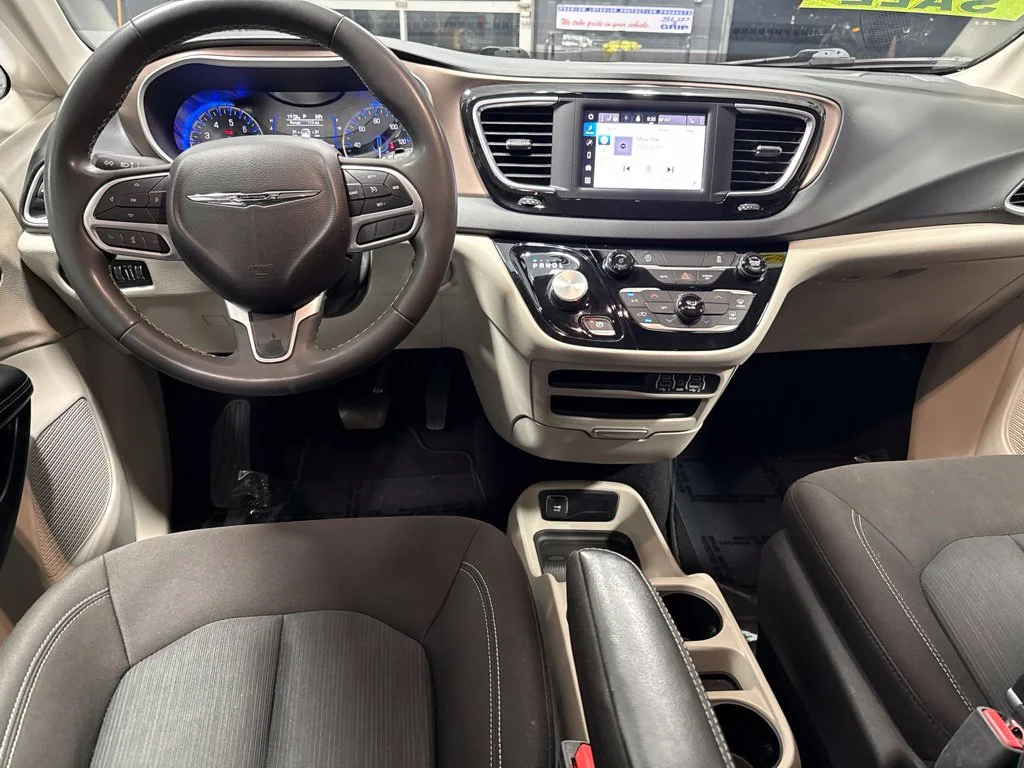 Used 2022 White Chrysler LX image 18