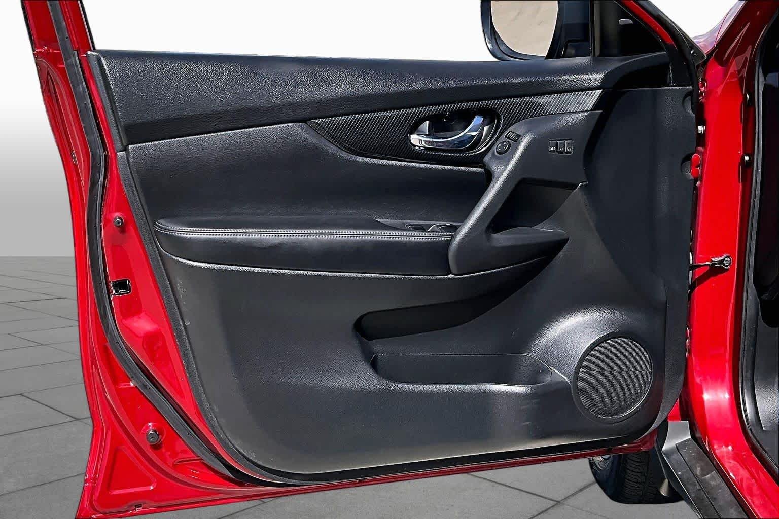 Used 2017 Palatial Ruby Nissan SL image 22
