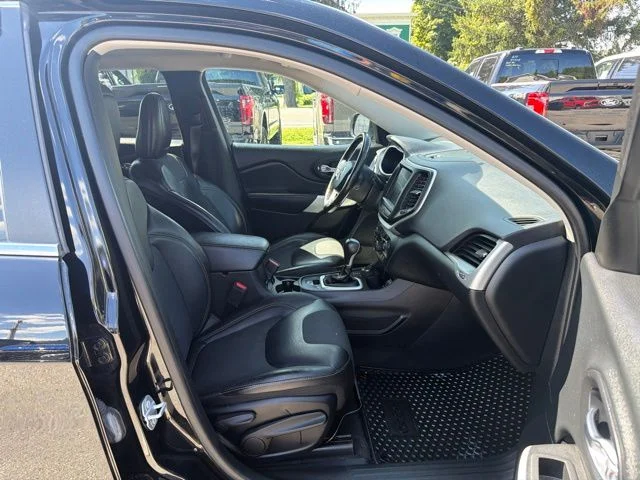 Used 2018 Diamond Black Jeep Latitude Plus image 32