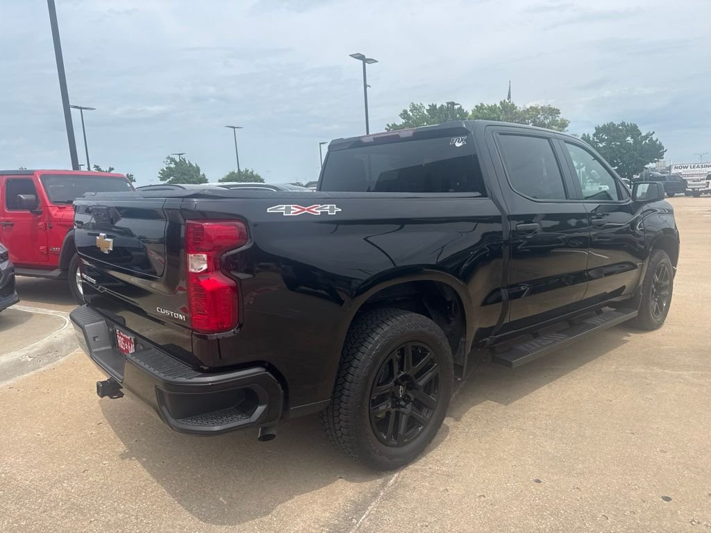 Used 2025 Black Chevrolet Custom image 3