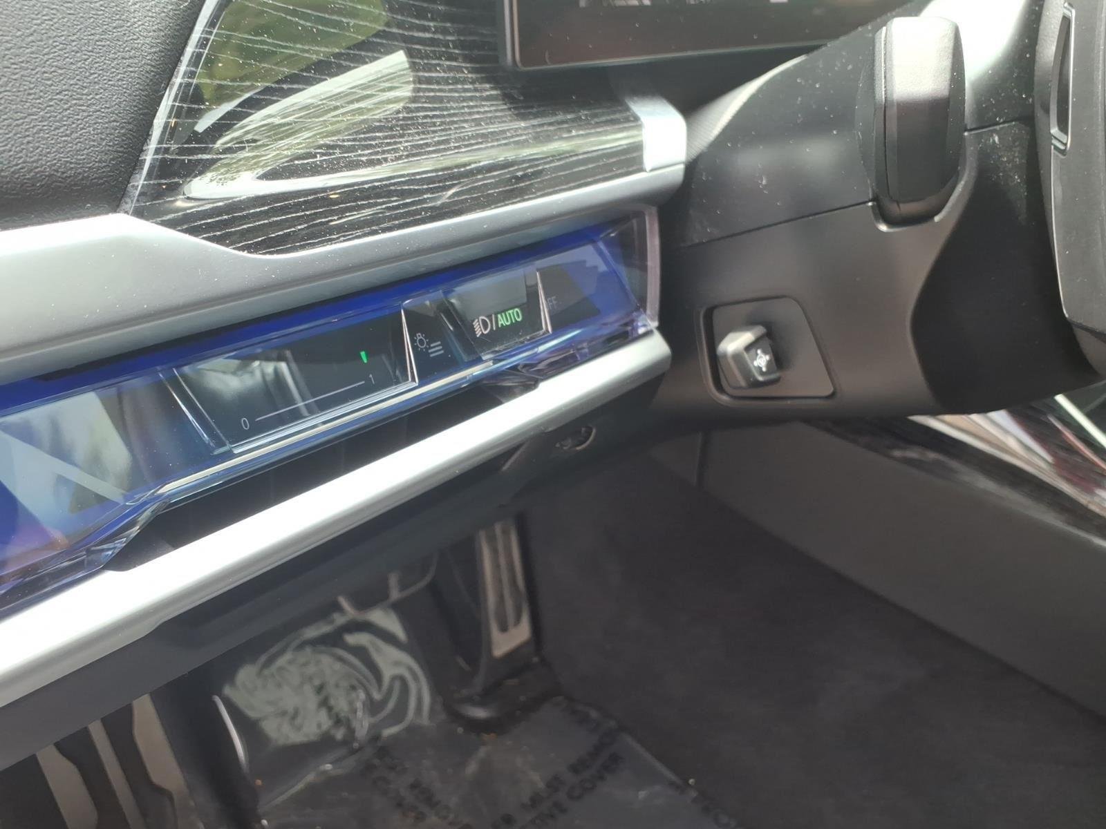 Used 2024 Tanzanite Blue II Metallic BMW 760i xDrive image 27