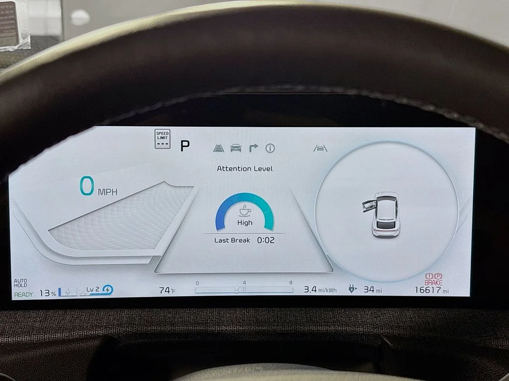 Used 2022 White Kia Wind image 14