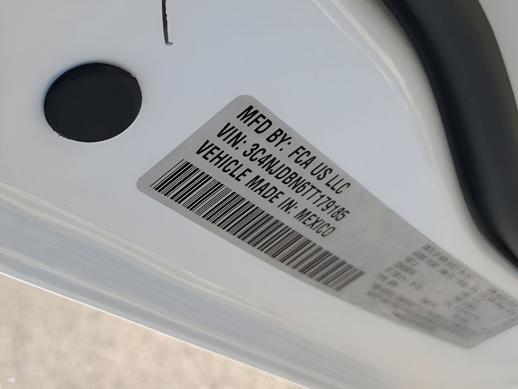 New 2026 Bright White Clear-Coat Exterior Paint Jeep Latitude image 49