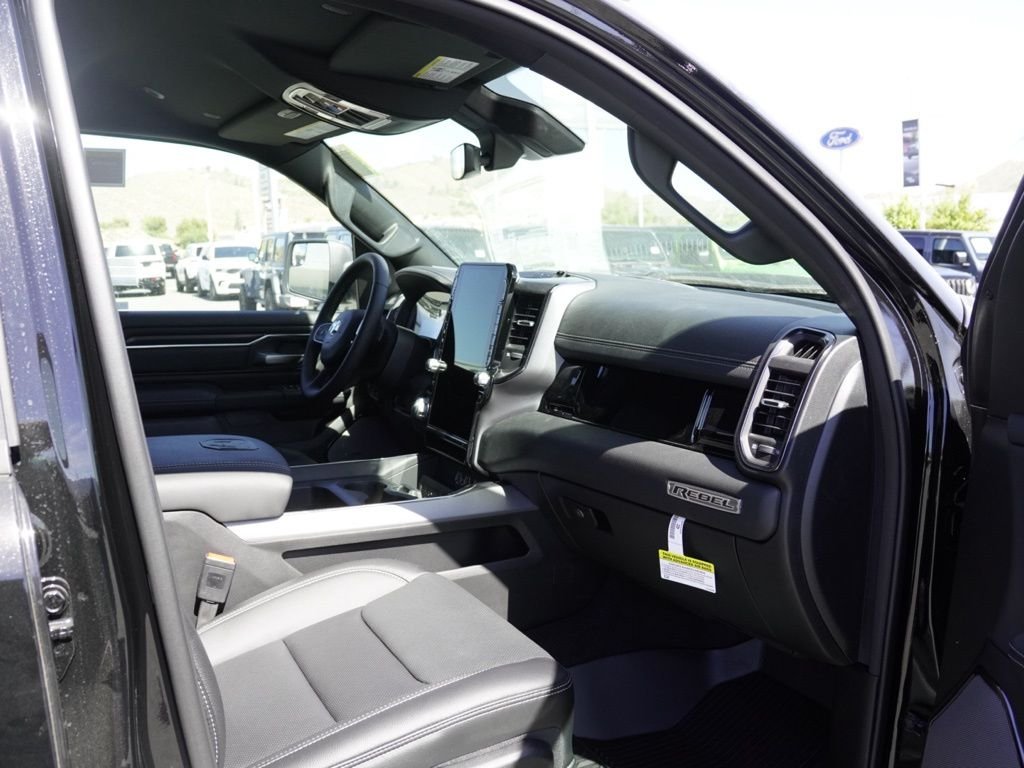 New 2026 Diamond Black Crystal Pearl-Coat Exterior Paint RAM Rebel image 22