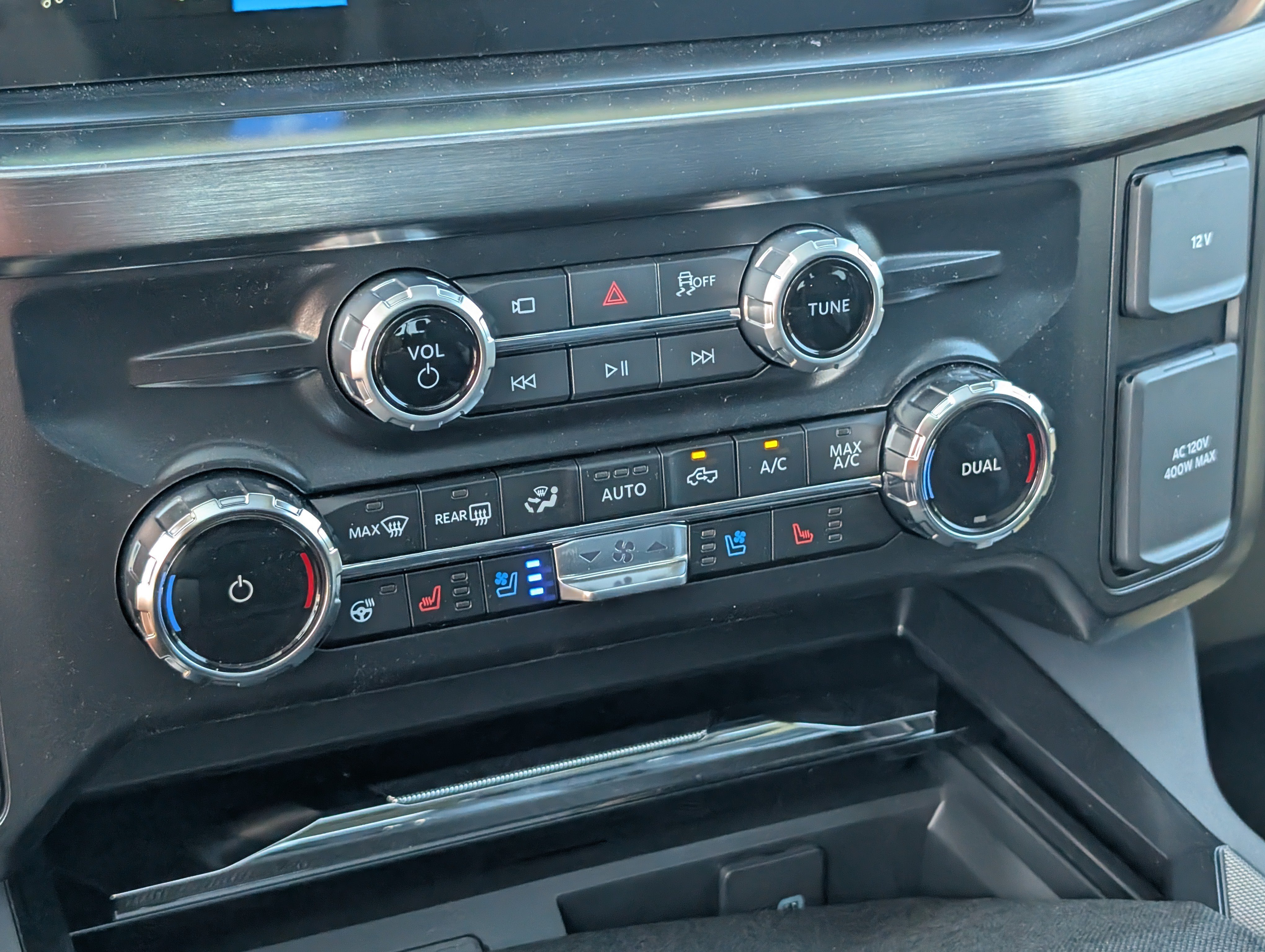 New 2026 CARBONIZED GRAY FORD Lariat image 32