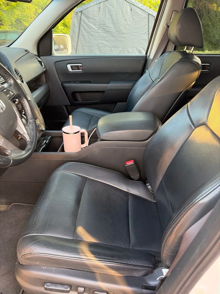 Used 2015 White Diamond Pearl Honda Touring image 3