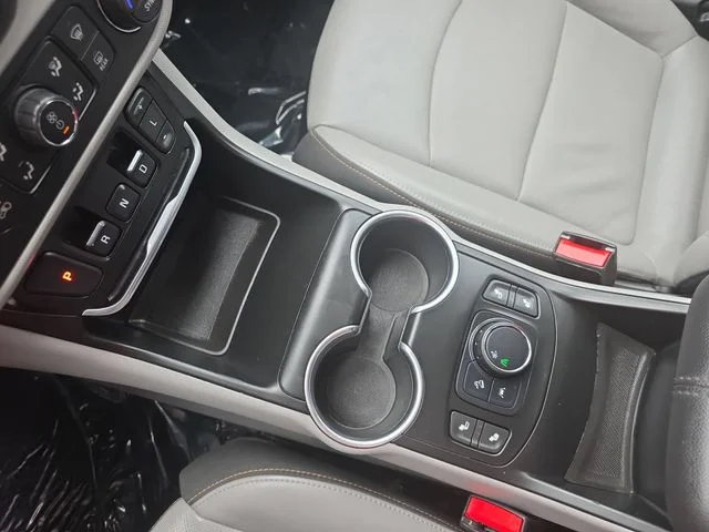 Used 2020 White GMC SLT image 26