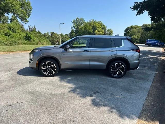 Used 2022 Gray Mitsubishi Black Edition image 4
