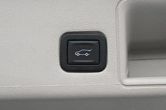 Used 2023 SUMMIT WHITE GMC Denali image 27