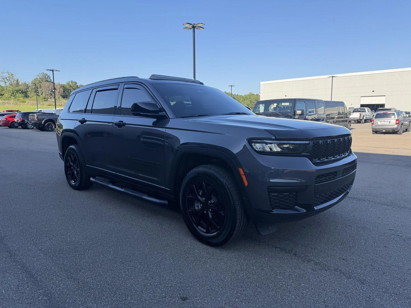 Used 2025 Baltic Gray Metallic Clearcoat Jeep Altitude X image 3