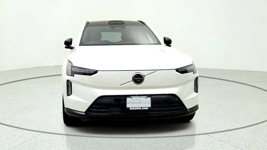 Used 2025 Crystal White Metallic Volvo Twin Motor Plus 6-Seater image 2