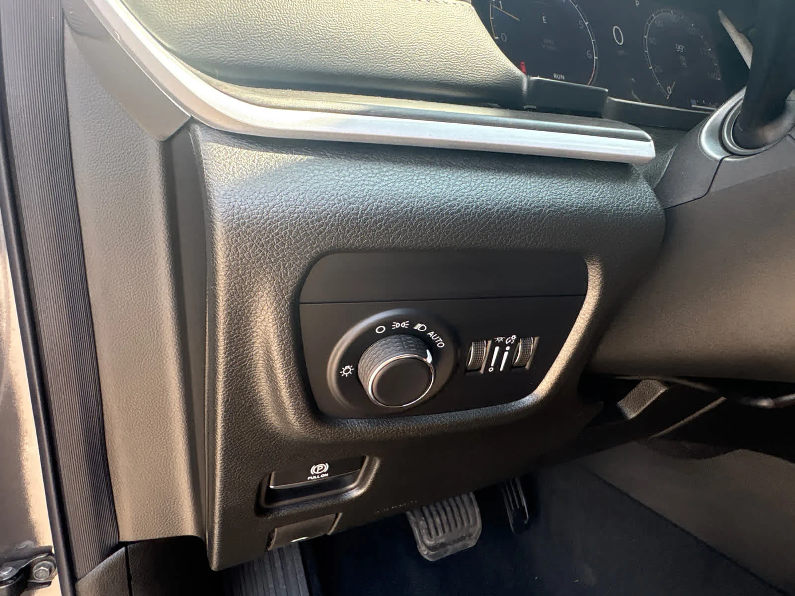 New 2026 Baltic Gray Metallic Clear-Coat Exterior Paint Jeep Laredo Altitude image 22