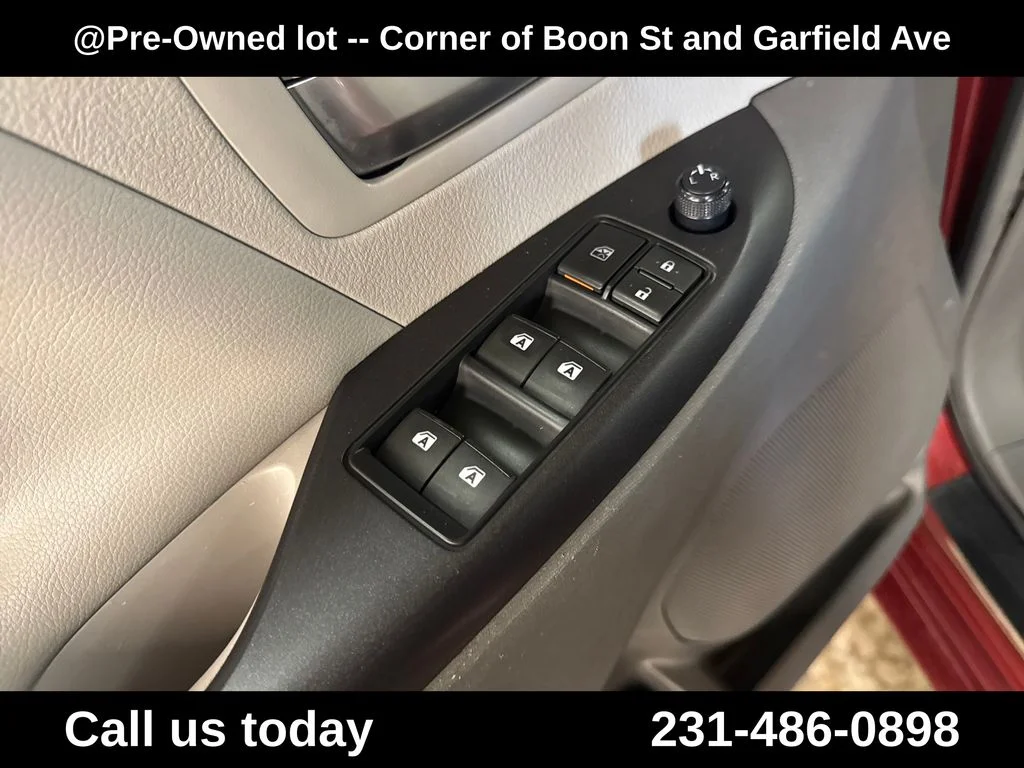 Used 2017 Red Toyota LE image 16