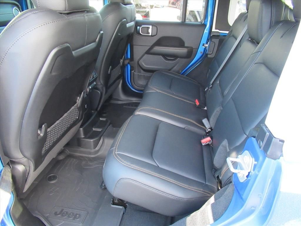 New 2026 Hydro Blue Pearl-Coat Exterior Paint Jeep Sahara image 31