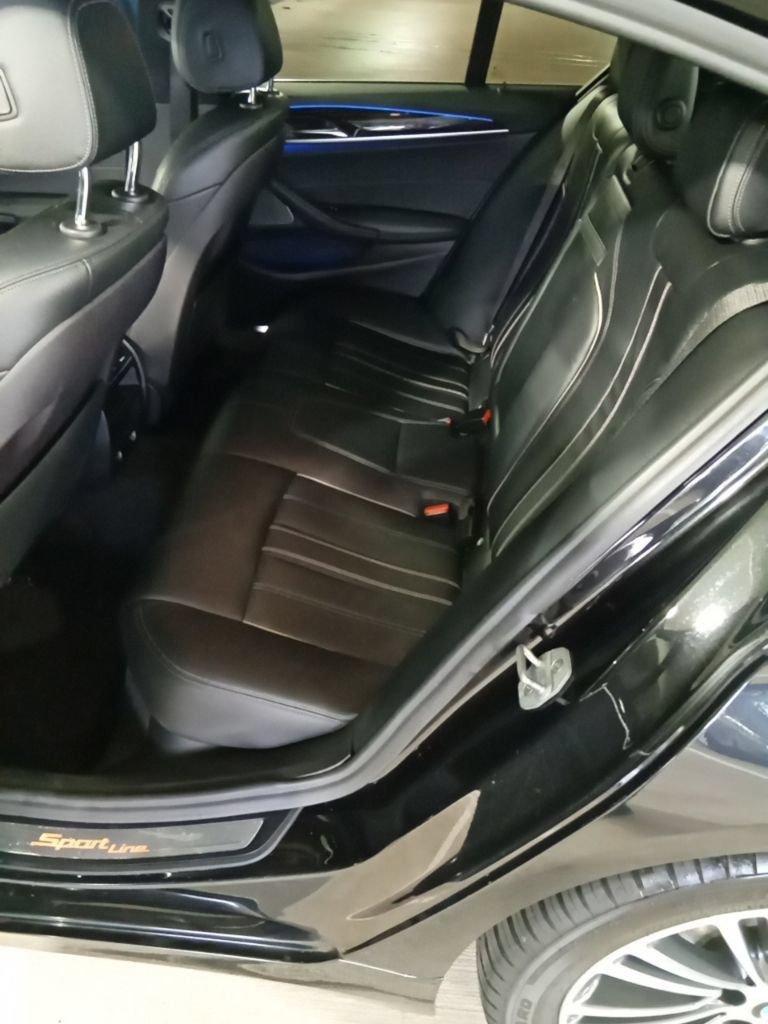 Used 2018 Black Sapphire Metallic BMW 530i image 10